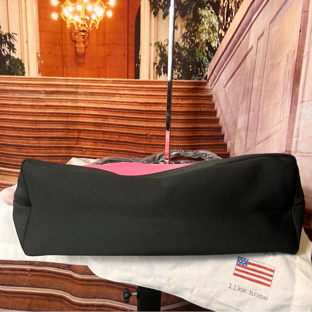 NWT NEW Victoria's Secret Insulated Padded Neoprene Tote Bag Black & Pink 🩷 - Picture 9 of 10